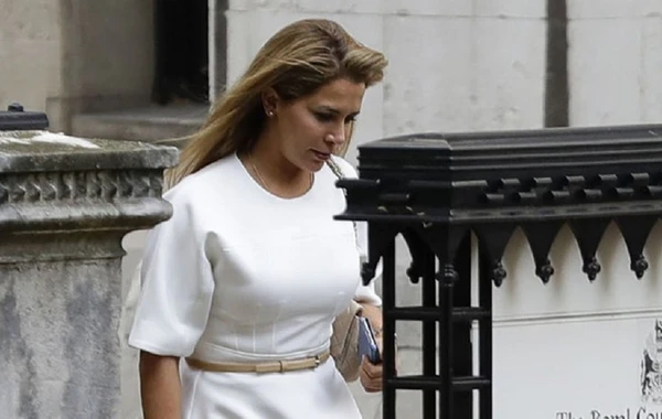 Dubay şeyxindən qaçan arvadı kameralara tuş gəldi – VİDEO