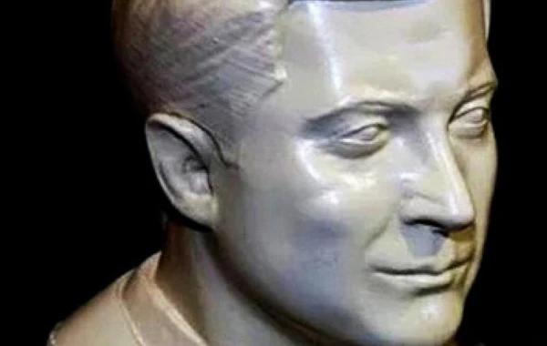 Зеленского ужаснул собственный бюст - ФОТО