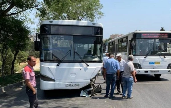 ДТП с участием автобуса в Баку, есть погибший и пострадавшие - ФОТО