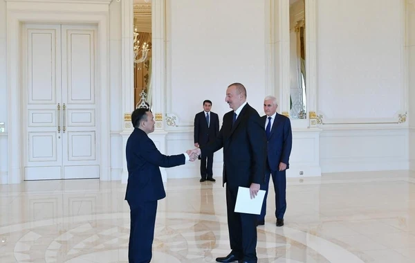 Президент Ильхам Алиев принял верительные грамоты новых послов Омана и Лаоса - ФОТО