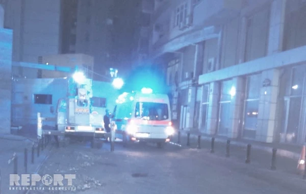 В Баку женщина выпала с шестого этажа и выжила - ВИДЕО