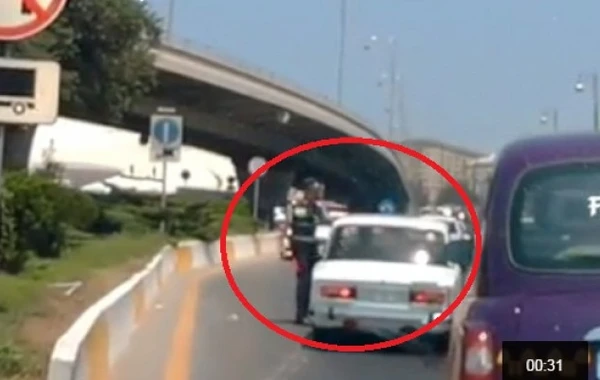 “Jiquli” tıxacda xarab oldu, yol polisi təmir etdi – VİDEO