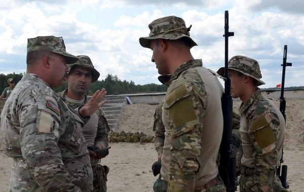 Азербайджанские военнослужащие на конкурсе "Снайперский рубеж" - ФОТО