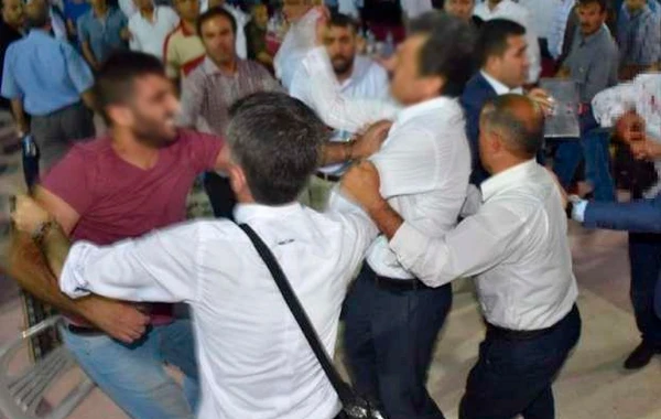 Bakıda restoranda dava: Aşpaz müştərini döydü