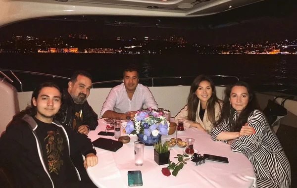 Mərhum Natiq Əliyevin oğlu ilə xanımının yaxta səfası - FOTO