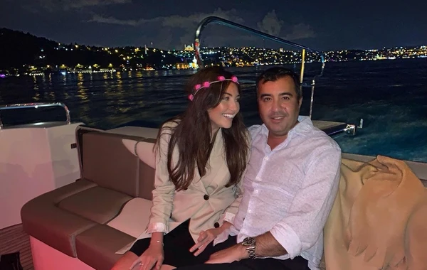 Mərhum Natiq Əliyevin oğlu ilə xanımının yaxta səfası - FOTO