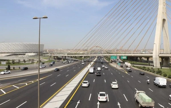 Aeroport yolunda qəza - Ana və körpəsi yaralandı