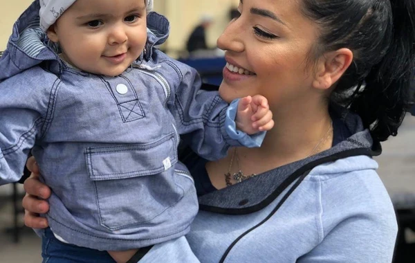 Almaz Ələsgərli 10 aylıq nəvəsi ilə - FOTO