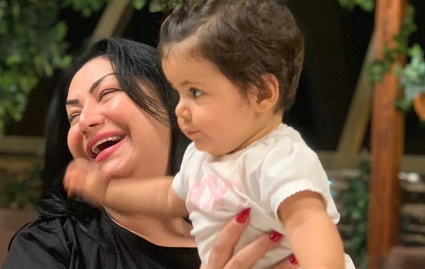 Almaz Ələsgərli 10 aylıq nəvəsi ilə - FOTO