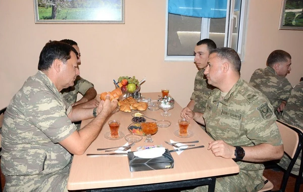 Müdafiə naziri ön cəbhəyə gedib - VİDEO