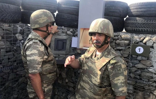 Müdafiə naziri ön cəbhəyə gedib - VİDEO