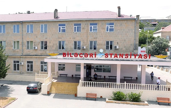 Biləcəri dəmiryolunda 27 yaşlı post növbətçisi qatarların arasında qalaraq ölüb - YENİLƏNİB