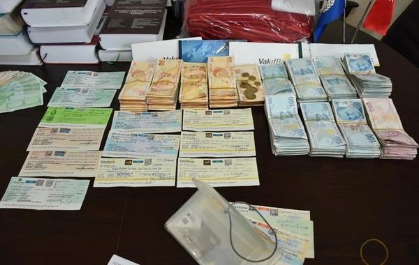 Türkiyədə bağban tapdığı milyonları sahibinə qaytardı - FOTO