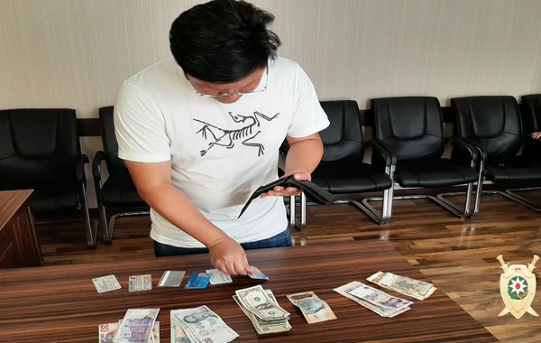 Bakıda çarəsiz qalan çinlinin köməyinə polislər gəldi - FOTO