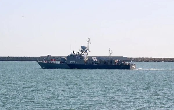 Военные корабли России и Ирана покинули бакинский порт - ФОТО
