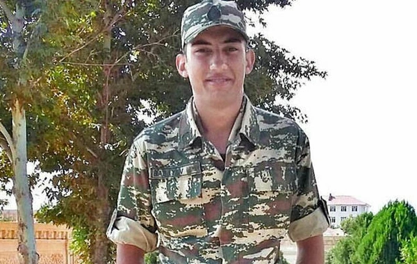 Düşmən snayperinin yaraladığı əsgərimizin FOTOLARI