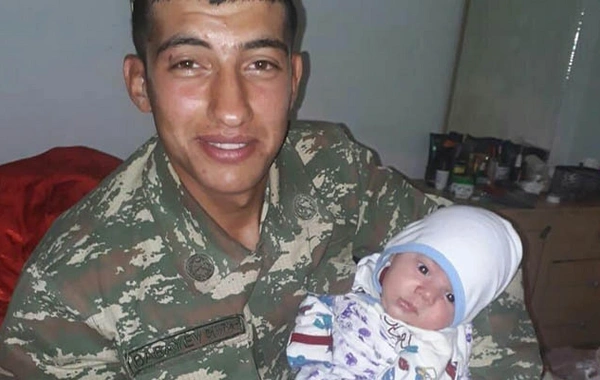 Düşmən snayperinin yaraladığı əsgərimizin FOTOLARI