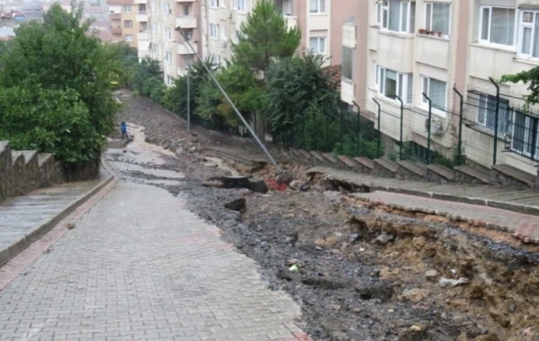 Стамбул ушел под воду: есть погибший - ФОТО