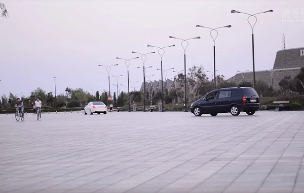 Parkinq üçün pul ödədi, amma cərimələndi - VİDEO
