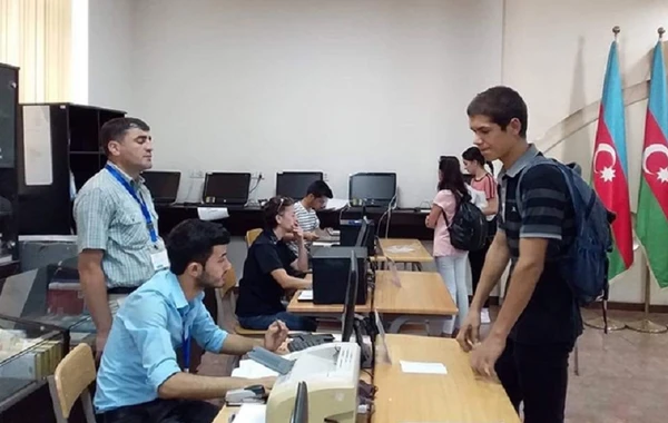 Atası təhsil almasına qarşı çıxdı, o isə evi tərk etdi