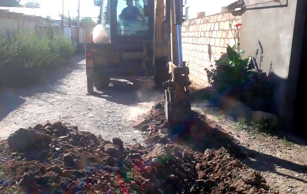 Traktorun sürücüsü bir səhvi ilə 400 ailəni qazsız qoydu - FOTO