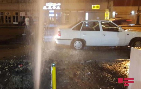 Babək prospektini su basıb - FOTO