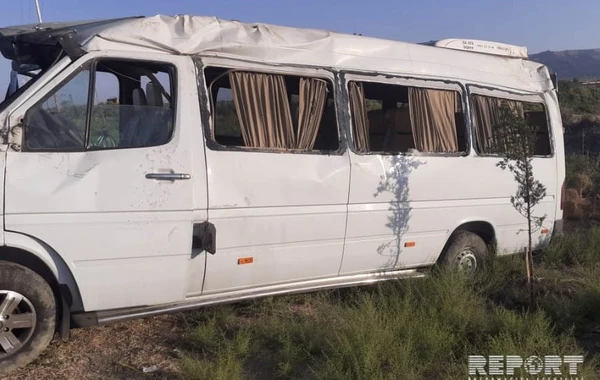 Azərbaycanda mikroavtobus qəzaya uğradı - 8 yaralı var - FOTO
