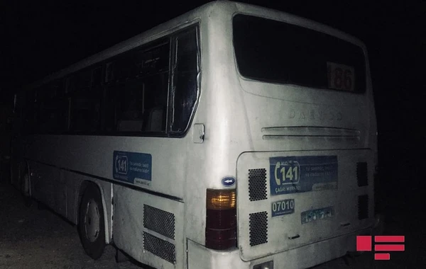 В Баку автобус сбил пешеходов, один из них скончался