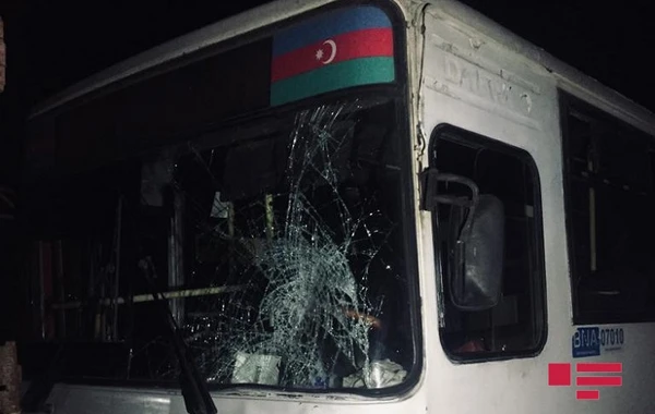 В Баку автобус сбил пешеходов, один из них скончался