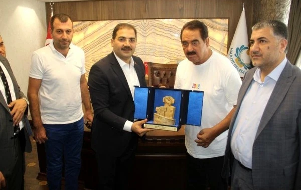 İbrahim Tatlısəsin doğulduğu mağara muzeyə çevrilib - VİDEO