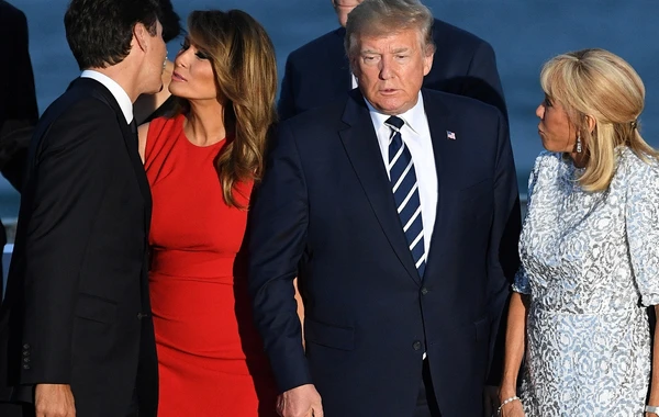 Поступок Меланьи Трамп на глазах у мужа поспособствовал дискуссиям - ФОТО