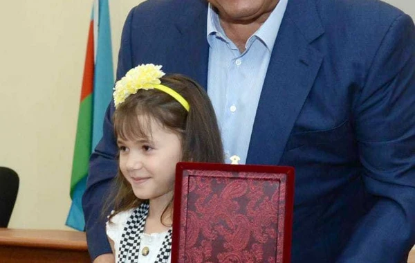 Azad Rəhimov gənc şahmatçıları mükafatlandırıb - FOTO