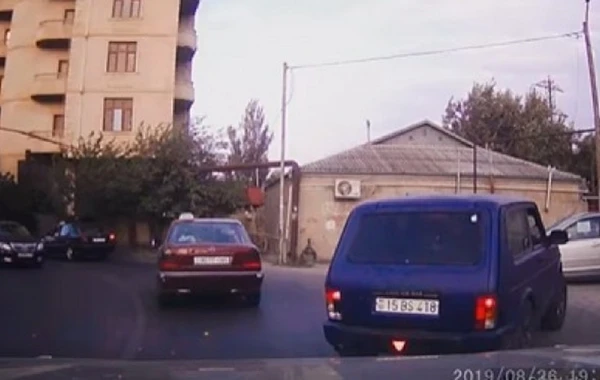 Yolun ortasında "oyun" çıxaran "NİVA" - VİDEO
