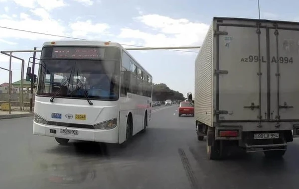 Bakıda daha bir avtobus sürücüsü sərnişinlərin həyatını təhlükəyə atır - VİDEO