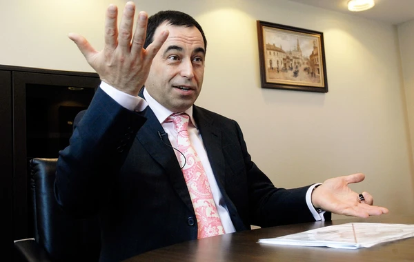 Rusiyalı milyarderin Moskvadakı evini "soyub"lar
