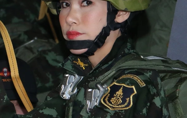 Новой фавориткой короля Таиланда стала военная лётчица - ФОТО