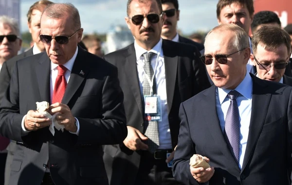 Putin Ərdoğana dondurma aldı - VİDEO