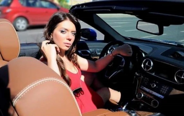 Tanınmış biznes ledi “Lamborghini”də qəzaya düşdü - VİDEO