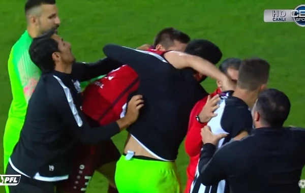 "Neftçi" - "Sumqayıt" matçında məşqçi və futbolçular arasında dava düşdü - VİDEO