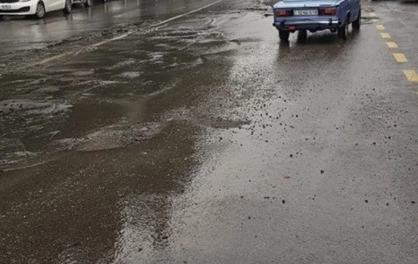 Biləcəridə yol çöküb - FOTO