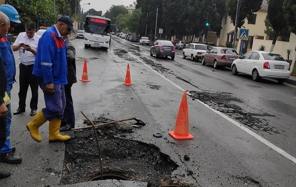 Biləcəridə yol çöküb - FOTO