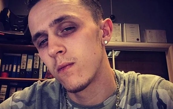Мужчина задавил "шумного" ребенка сиденьем авто - ФОТО