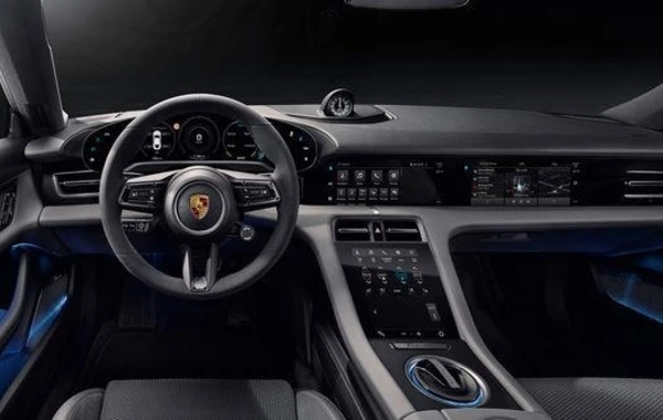 Компания Porsche представила свой первый электромобиль - ФОТО