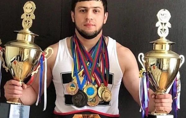 Dünya çempionuna ərə gedən müğənnimiz boşandı - FOTO