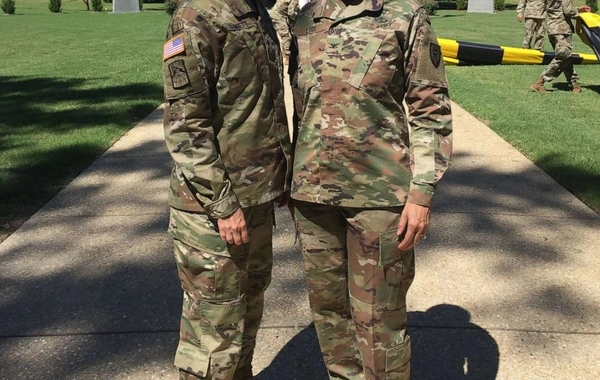 ABŞ tarixində ilk - İki bacı general oldu - FOTOLAR