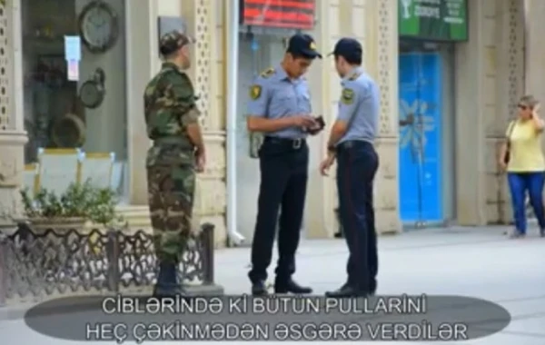 Azərbaycan polisindən alqışalayiq hərəkət – Son pullarını əsgərə verdilər - VİDEO