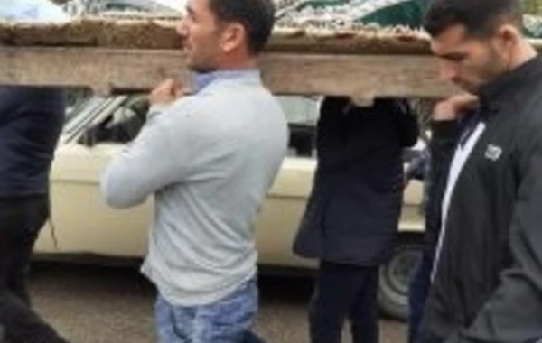 Они поженились два месяца назад: В Имишли похоронили 5 членов одной семьи – ФОТО