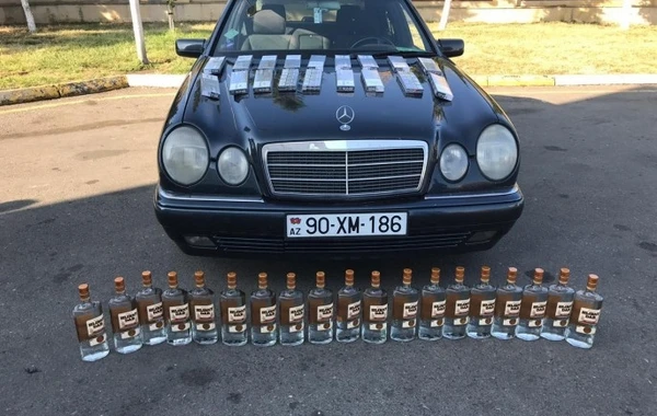"Mercedes”dən qanunsuz spirtli içkilər və siqaretlər aşkarlanıb - FOTO
