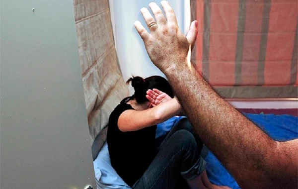 Atadan DƏHŞƏTLİ ƏMƏL: Qızının əxlaqsızlıq etdiyini öyrənib təcili Bakıya gəldi və....