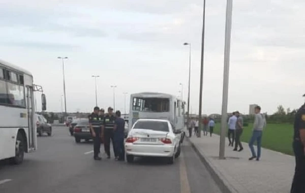 SON DƏQİQƏ: Bakıda iki avtobus toqquşub - Yaralılar var - VİDEO (YENIL'NIB)